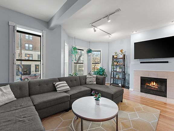 3rd image of 1320 W Wilson Ave APT 1B