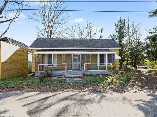 107 1st St, Barnesville, GA 30204