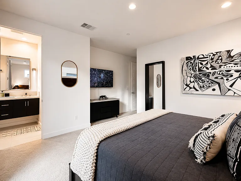 2693 1/2 Paragon Loop — Photo 16