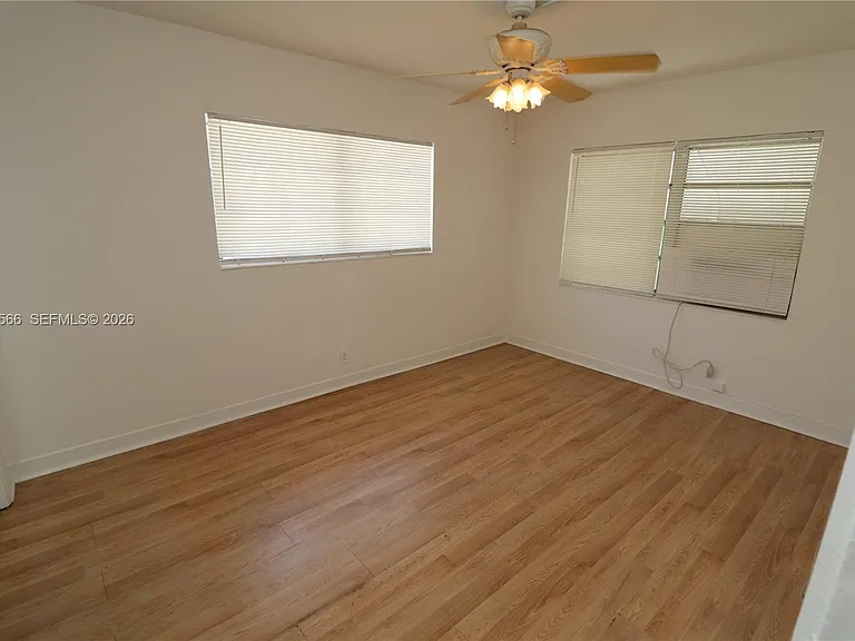 915 NE 16th Ter #5 — Photo 16