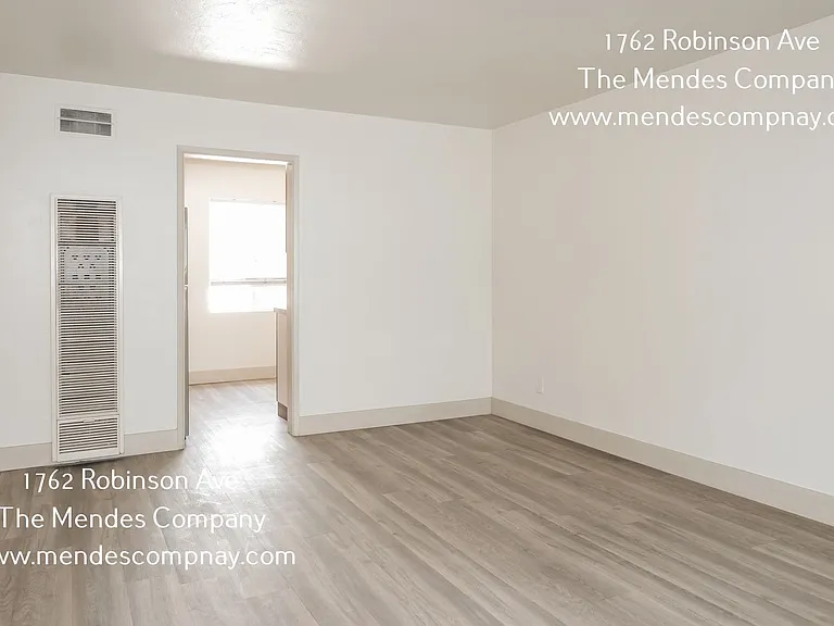 1762 Robinson Ave — Photo 4
