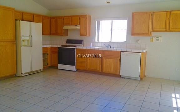 2nd image of 1321 Pavilions Ave