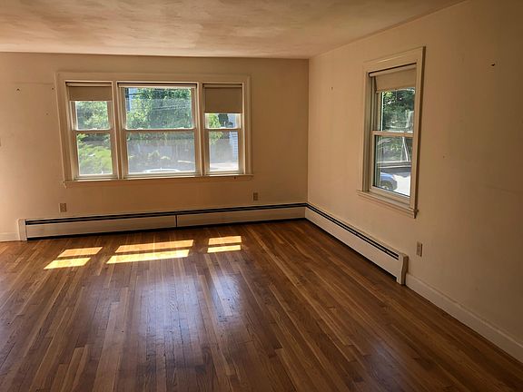 living room 13' x 16'