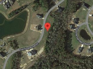 223 Twining Rose Ln, Holly Ridge, NC 28445