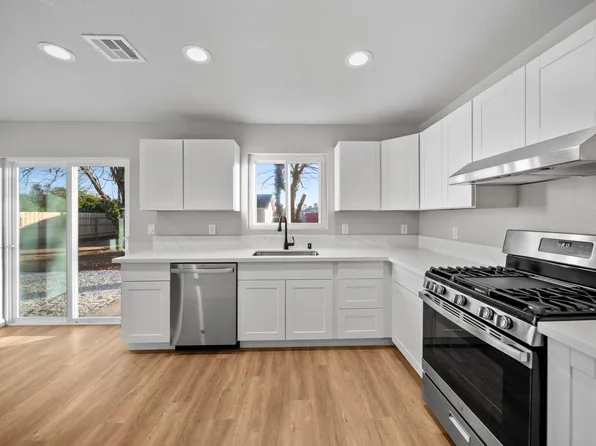 2561 Hawn Ave, Redding, CA 96002