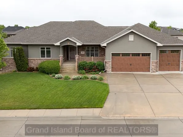 3806 Meadowlark Cir, Grand Island, NE 68803