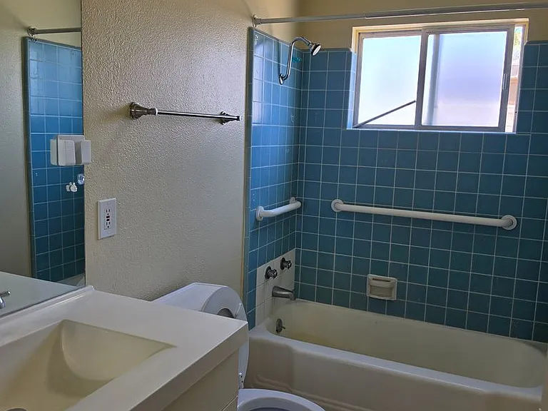 540-570 S Highland Dr — Photo 10