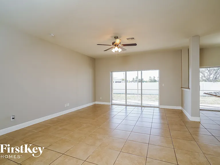 1720 NW 9th Ter — Photo 2