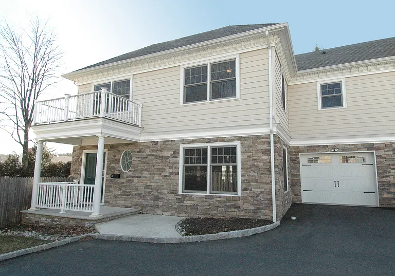 52 Morris Ave #B — Photo 1