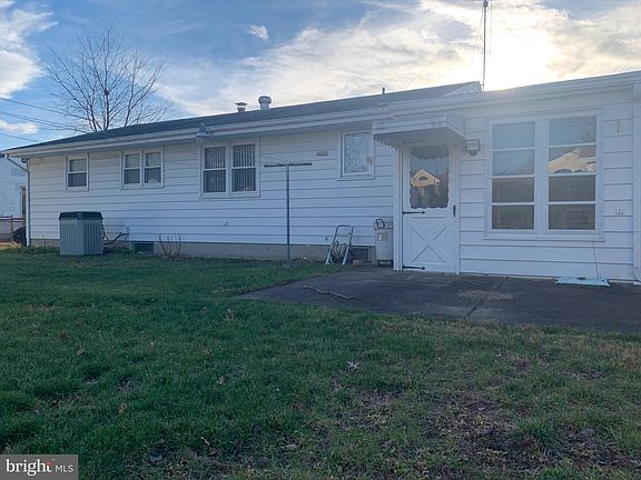 5th image of 17 Black Pine Dr