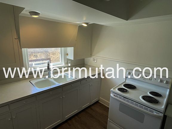 4th image of 684 W Center St #1