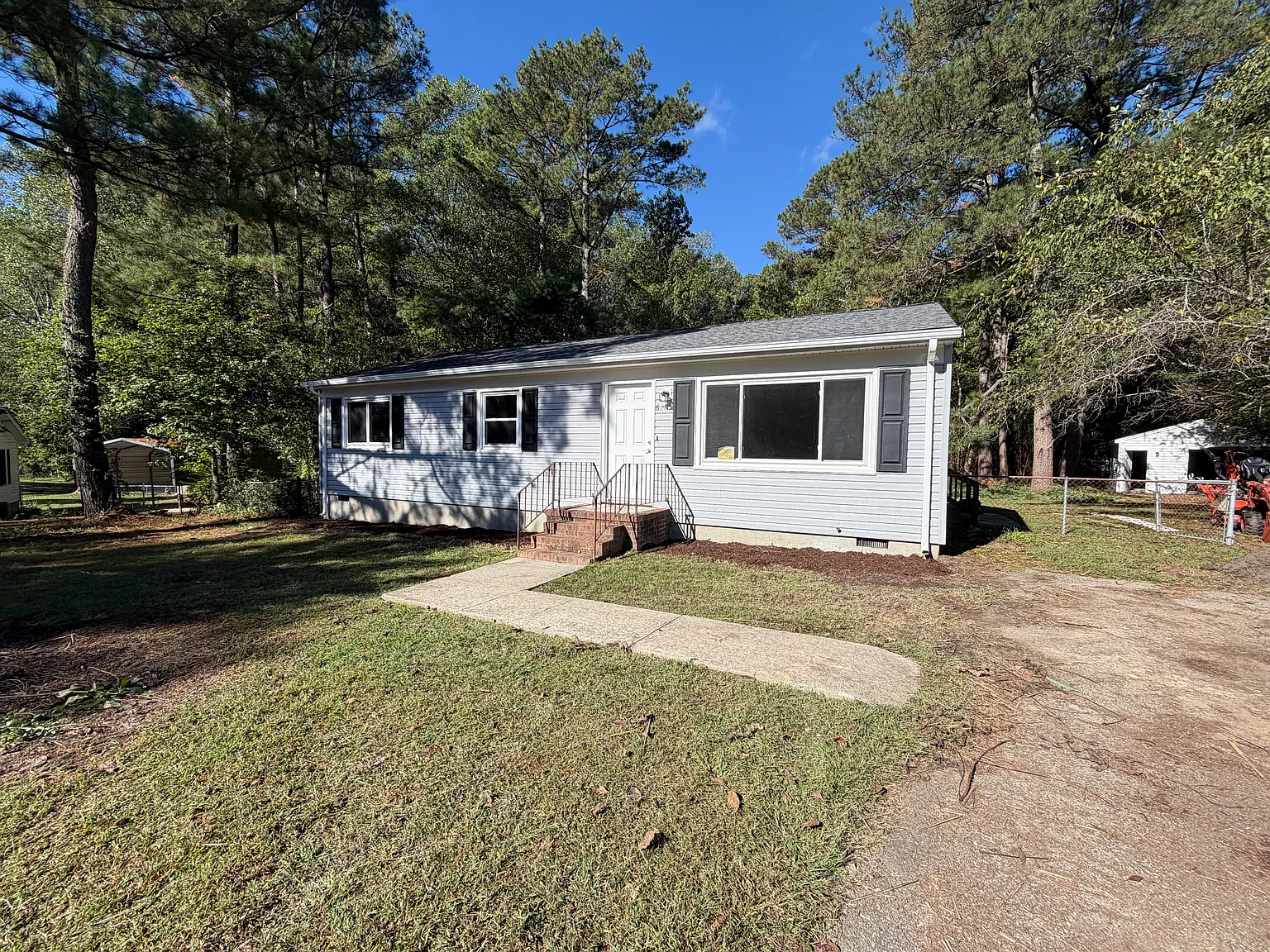 Adorable Newly renovated rancher — Photo 2