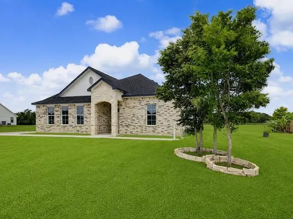 1220 Appaloosa Cir, Angleton, TX 77515