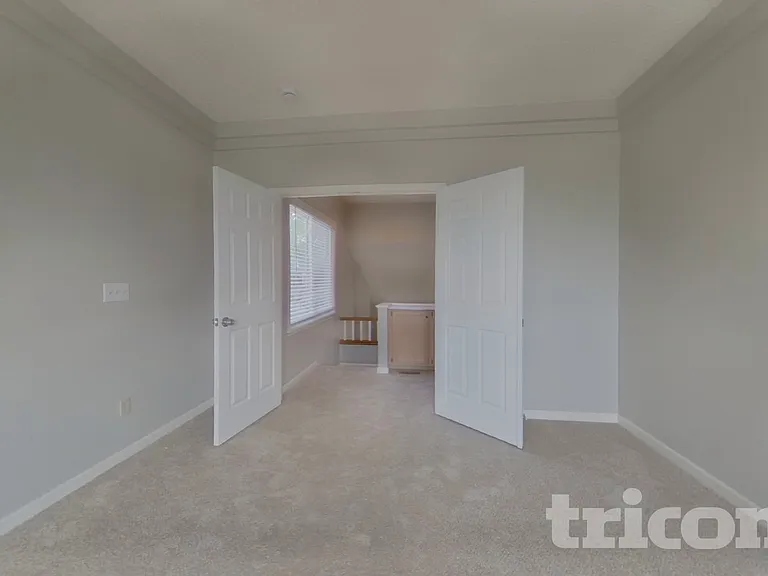 16240 Quarry Hill Dr — Photo 8