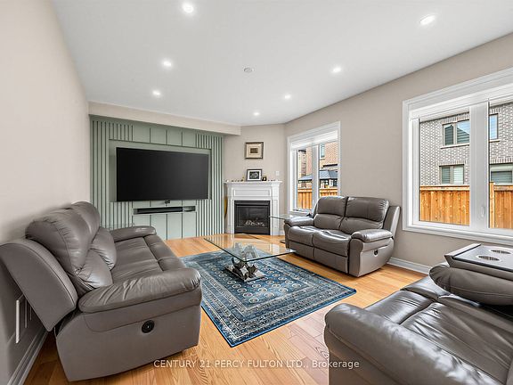 5th image of 54 Farringdon Cres