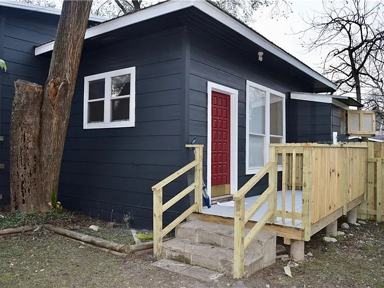 611 Nelray Blvd #A — Photo 8