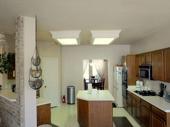 4th image of 2742 Kingswood Blvd