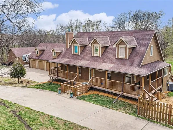 4623 Whispering Oaks Ln, Smithville, MO 64089