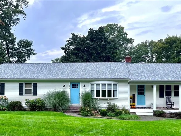 14 Nicholas Dr, Cumberland, RI 02864