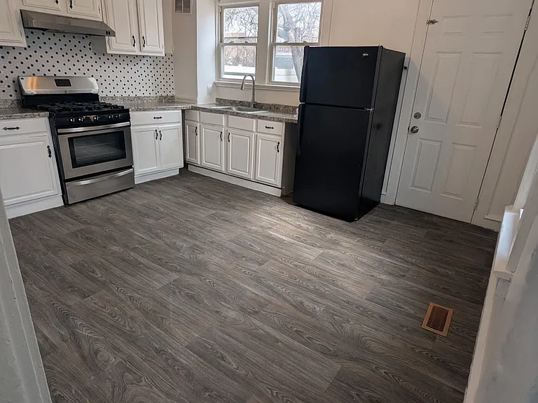 30 Carpenter St — Photo 1