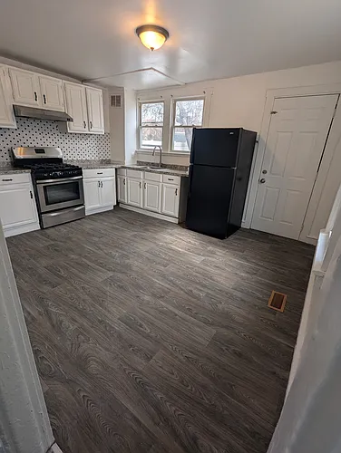 30 Carpenter St Photo 1