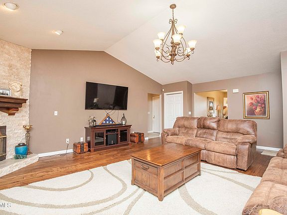 4th image of 3819 Brookview Ct