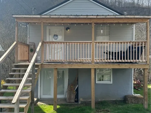 91 Ballard Dr, Chapmanville, WV 25508