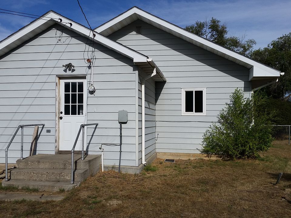 101 Park St, Scobey, MT 59263 Zillow