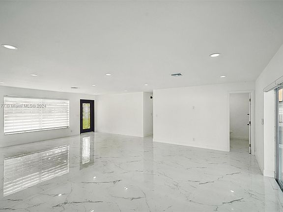 5th image of 10182 Ramblewood Dr