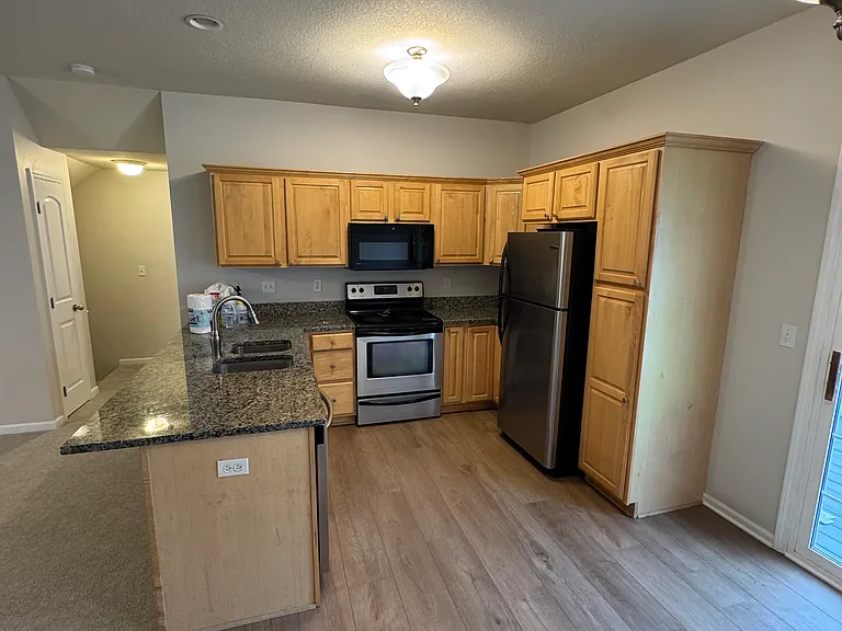 3025 SW White Birch Dr — Photo 3