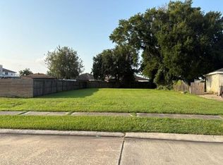 8340 Fairfax Dr, Chalmette, LA 70043