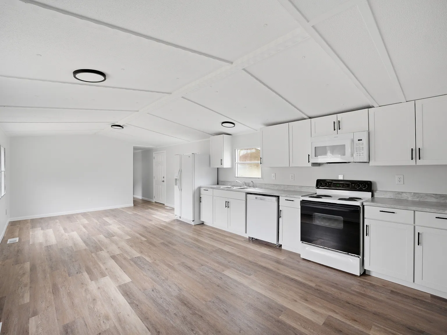 3 bed, $1,500 — Photo 4
