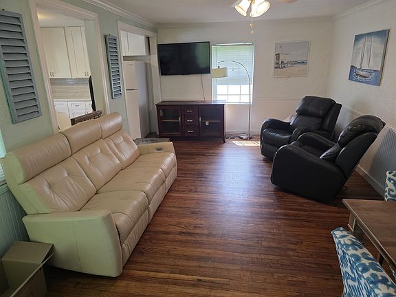2nd image of 2030 Desiree Ct