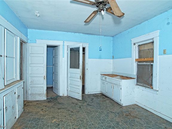 5th image of 4416 Sackett Ave