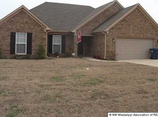 7398 Redberry Dr, Horn Lake, MS 38637