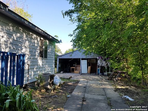 5th image of 807 Saldana St