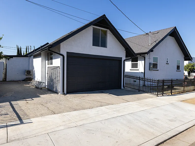 +Renter gets both garage spaces
+Renter has one dedicated driveway space
+ Washer / Dryer located inside garage