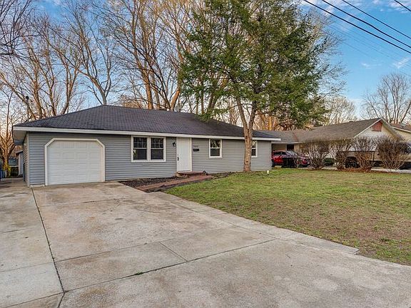 2nd image of 2843 E Monroe Ter