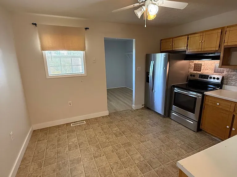 264 Peterson Ave — Photo 8