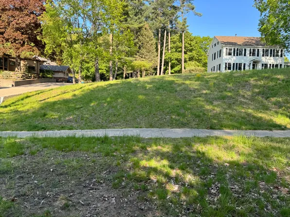 822 Lake Ave, Grand Haven, MI 49417