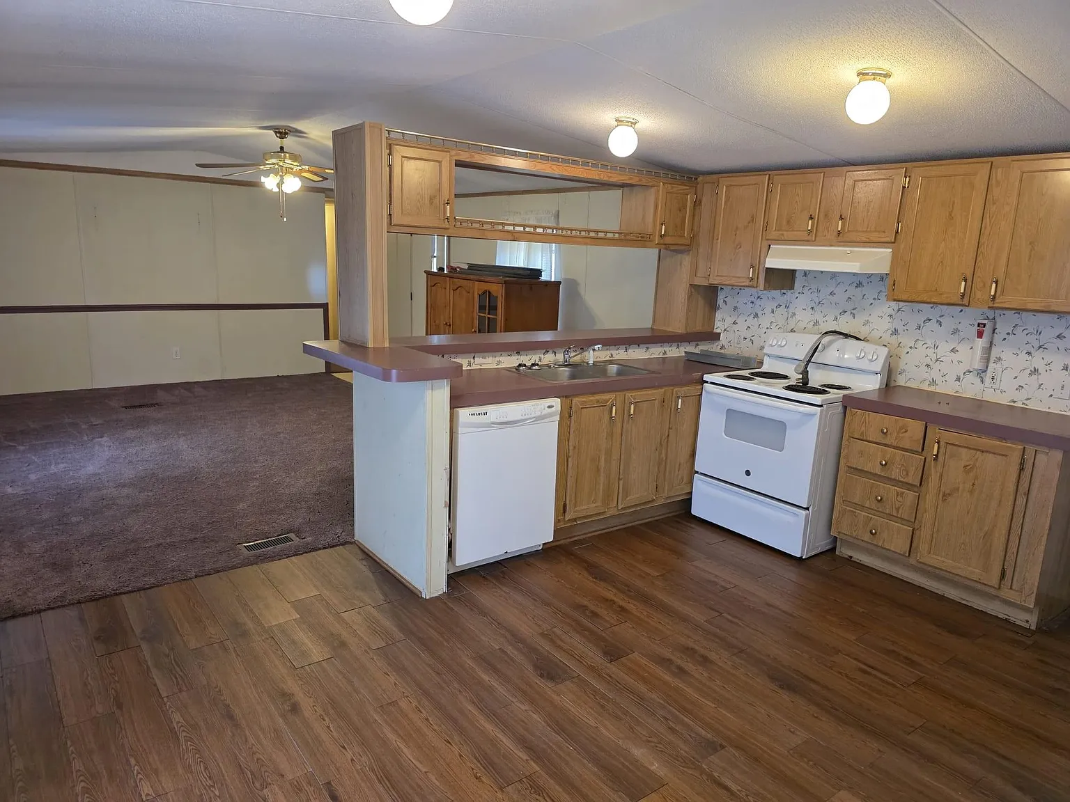 3 bed, 2.0 bath, 1190 sqft, $1,500 — Photo 4