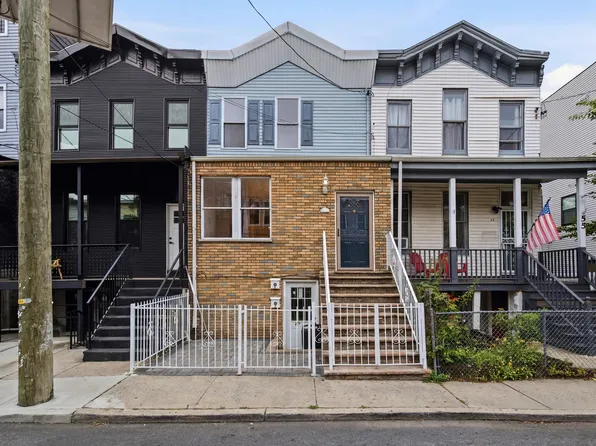 53 1/2 Jewett Avenue image 1 of 2