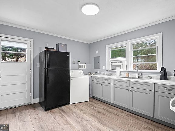 3rd image of 1532 High Falls Rd