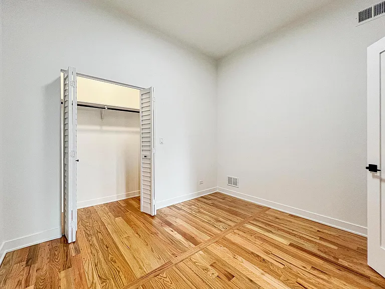 309 W Chicago Ave #301 — Photo 13
