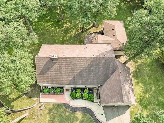 4th image of 26 Westwood Dr