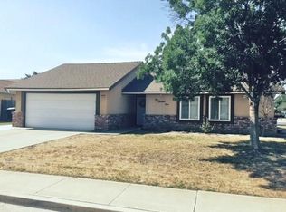 907 Clover Ln, Hanford, CA