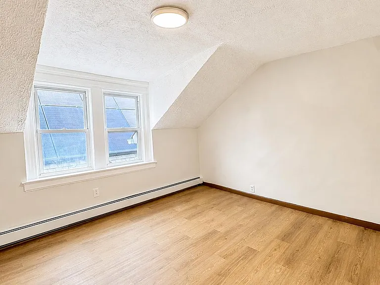 400 Davis Ave #3 — Photo 9