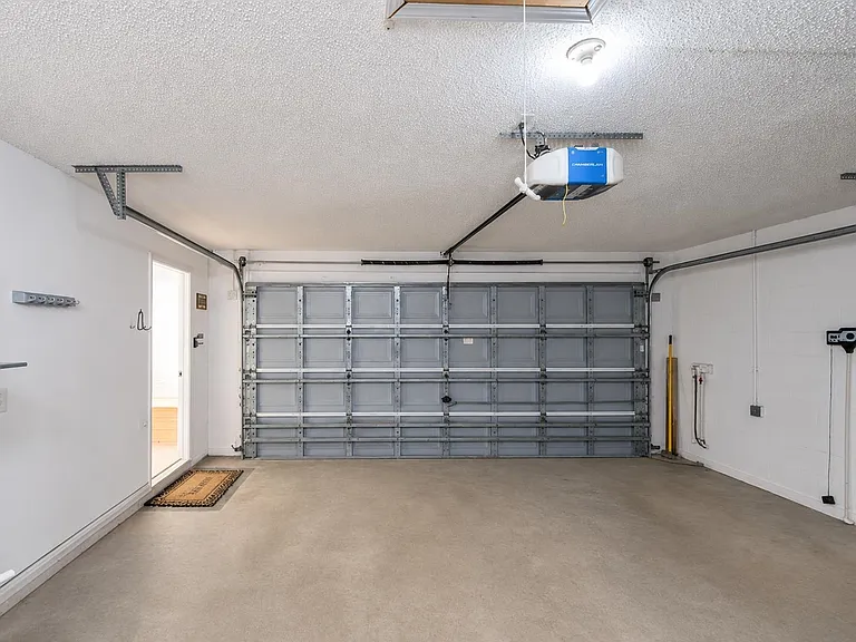 405 Island View Cir — Photo 37