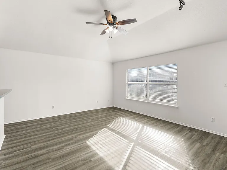 3709 Martha Ln — Photo 19