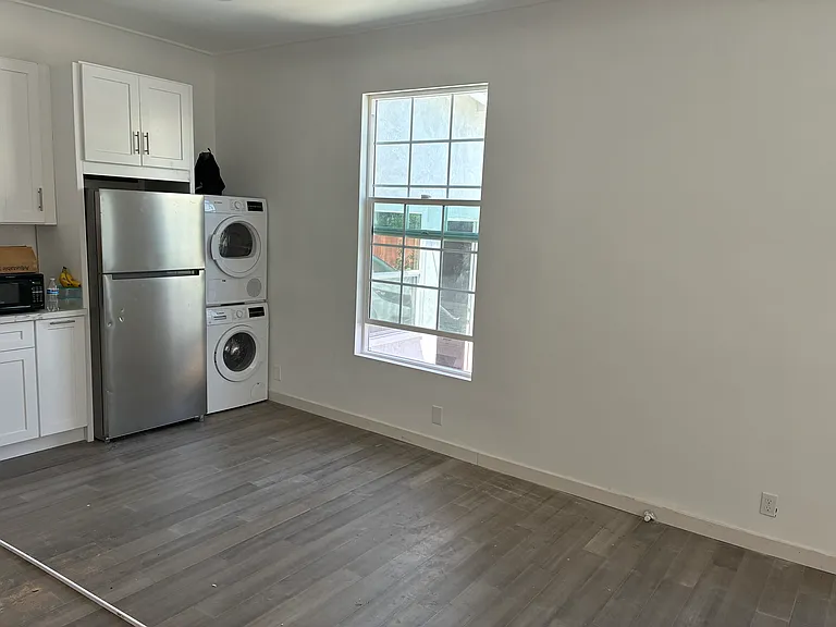 3223A E Colorado Blvd — Photo 5